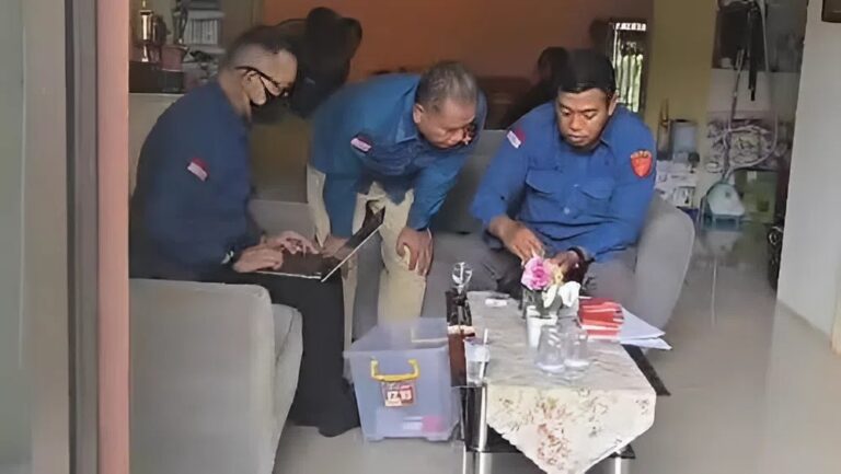 Penggeladahan rumah kepala BPN Loteng