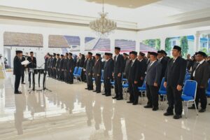 Sejumlah Pejabat di Lingkungan Pemkab Lotim saat menjalani sumpah jabatan