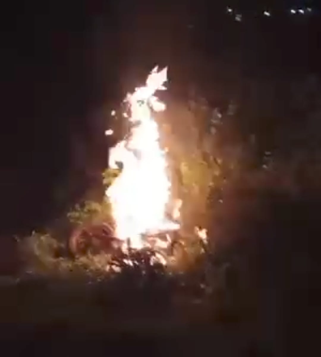 Foto-Sepeda-Motor-yang-Dibakar