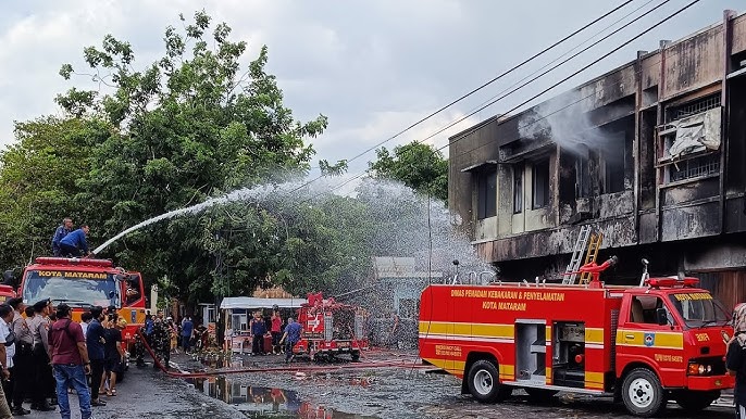 Foto-kebakaran-di-Ampenan