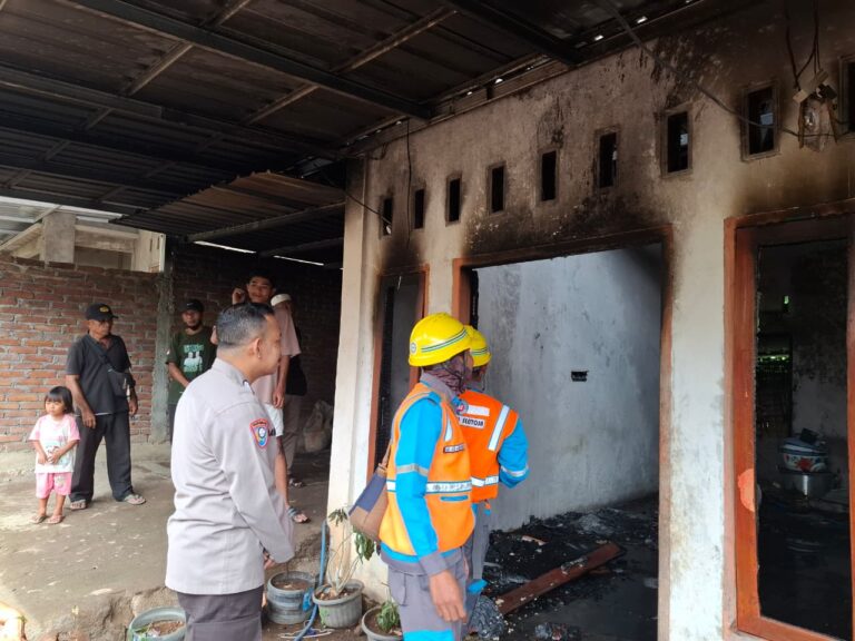 foto-kebekaran-Rumah-di-Sambalia