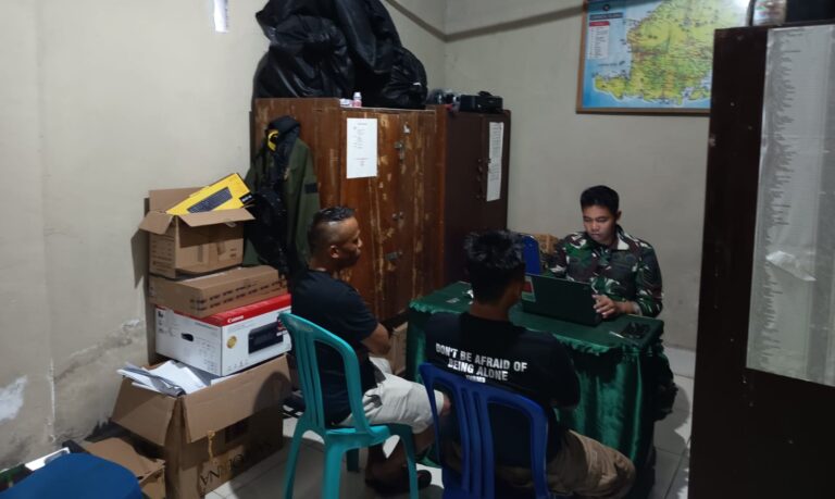 Dua-terduga-Pengedar-dan-pemakai-Narkoba-saat-diperiksa-di-Kodim